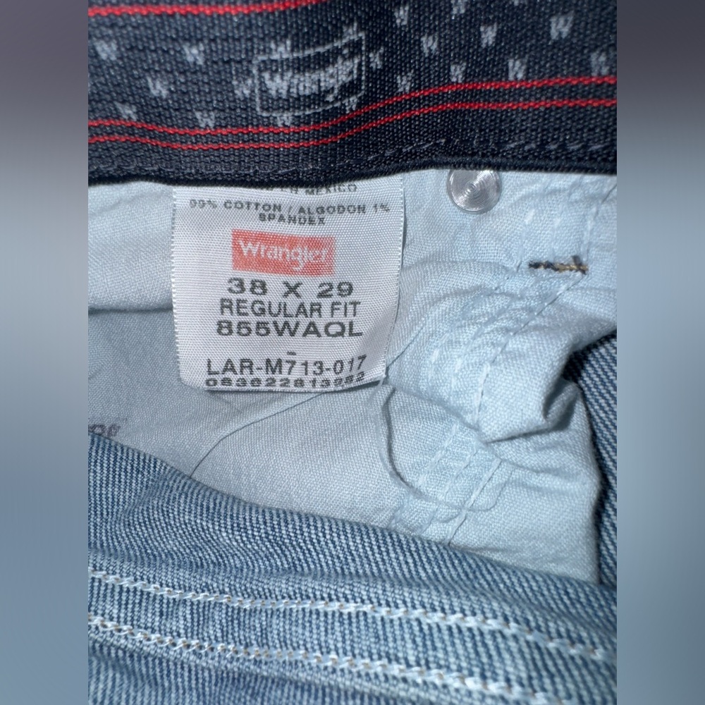 Wrangler Men’s Relaxed Fit Blue Jeans - Picture 5 of 5